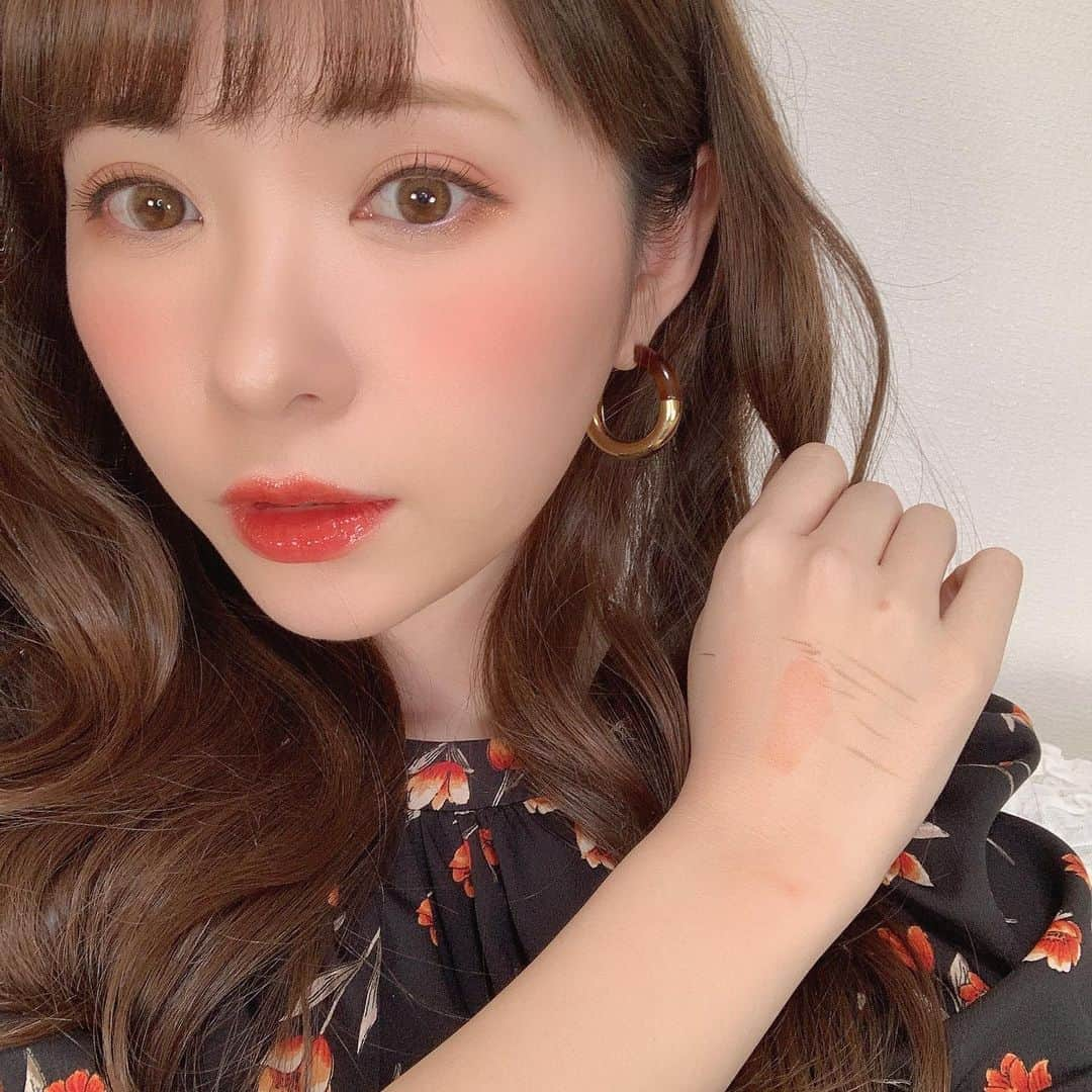 河西美希さんのインスタグラム写真 - (河西美希Instagram)「2020年のベスコス発表動画今週あげます❣﻿ ﻿ ﻿ #make #cosme #ベスコス #YouTube﻿ #メイク #コスメ #化粧 #2020年ベスコス﻿ #待っててねん #メイク動画も今週アップ予定﻿ #2枚目はスウォッチだらけの手﻿ #ピアスと洋服はタグ」1月14日 13時46分 - mikipon1111