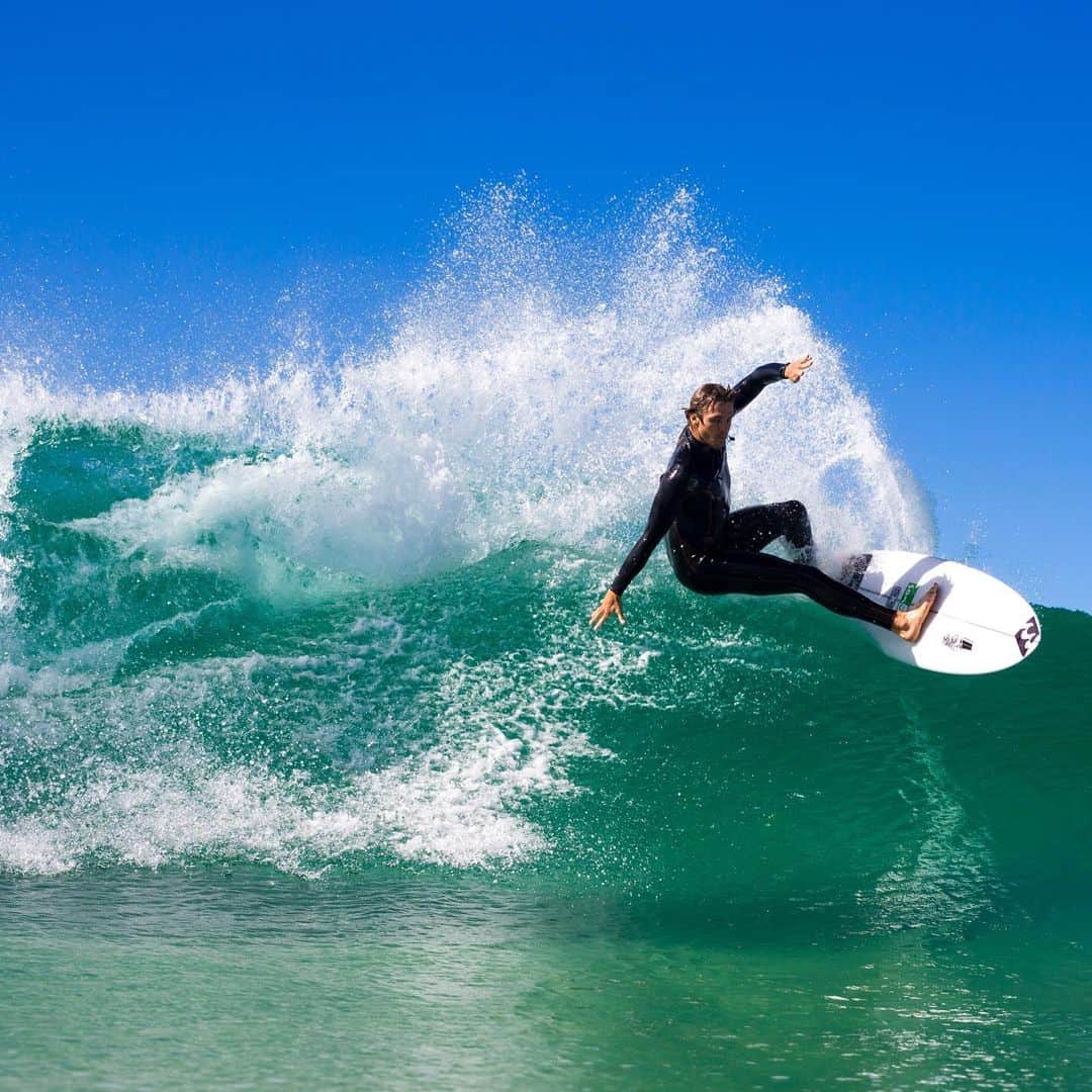 サヌークのインスタグラム：「Just like slicing through warm butta. @ryancallinan shot by @joshuatabone」