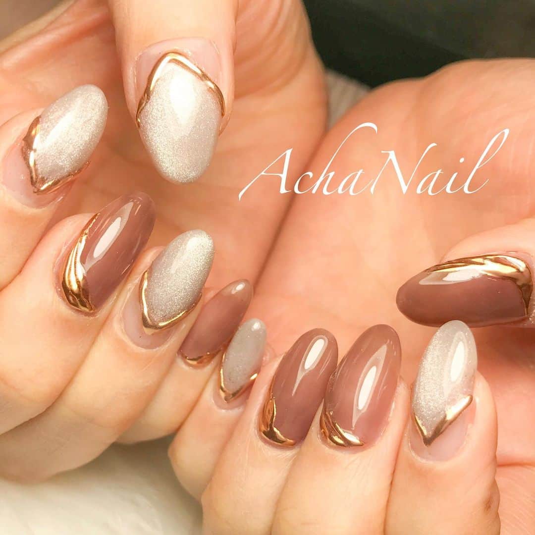 AchaNailのインスタグラム：「スターギャラクシーネイル💖﻿ ﻿ https://ameblo.jp/acha-nail/entry-12649536172.html﻿ ﻿ #ネイル #ジェルネイル #フィルイン #フィルイン導入サロン #南池袋 #池袋 #池袋ネイルサロン #ネイルデザイン #マグネットジェル #アンティークネイル #モーヴ #スターギャラクシーネイル #スターギャラクシー #ミラーネイル #メタリックライン #ロココ #locari #Nails #AchaNail #NailStagram #InstaNails #Nailart #JapaneseNailart #NailDesign #Gelnails #kawaii #네일 #日式美甲 #magnetgel #metallicnail」