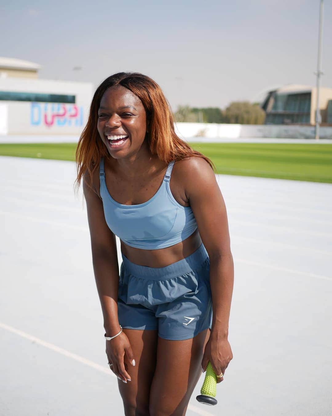 アシャ・フィリップのインスタグラム：「I've not laughed like this for a while...it feels good 😆  🦈 @gymsharkwomen   📸: @aikines」