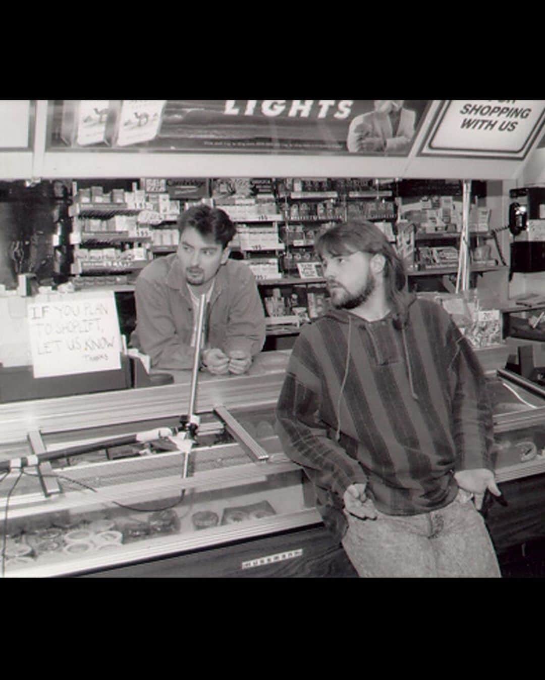 ケヴィン・スミスさんのインスタグラム写真 - (ケヴィン・スミスInstagram)「I started writing CLERKS III on December 28th and just finished the 101 page first draft last night! But the writing doesn’t begin when you start tapping the keys: I’ve been stirring this stew in my brain pan for awhile now. So when I sat down to put years of daydreaming into actual words, the typing part of the writing process was pretty brisk. Fake New Jersey (or what I’ve long called the View Askewniverse) has been so much more preferable to visit than the real world lately - but I’ve told the tale I wanted to tell, so it’s time to step back, hand the script off to a trusted few, and then tinker further based on the feedback. For those keeping score anymore, this is actually Clerks III v.2. I had written a different version of Clerks III about 6 years back - one which I’m now very happy we never made (although I used the opening scene for @jayandsilentbob Reboot). This is a much more personal story than the previous incarnation, drawing directly on the heart attack that nearly killed me (3 years ago next month). It was oddly triggering writing those scenes, as it was the first time in awhile I contemplated how close I came to shuffling lose this mortal coil. But far more than make me mindful of my own mortality, this script to Clerks III makes me laugh out loud. Dante, Randal, Elias, Becky, Jay and Silent Bob are all back, and the premise of the flick allows anyone who was in Clerks or Clerks II to return in some capacity. After a bummer of a 2020, this is how I want to spend some of 2021: at @quickstopgroceries in New Jersey where it all began, with friends and family. And when we finally roll cameras on Clerks III, I will know beyond the shadow of a doubt that I *am* supposed to be there that day! #KevinSmith #clerks3 #clerks #clerks2」1月14日 23時29分 - thatkevinsmith