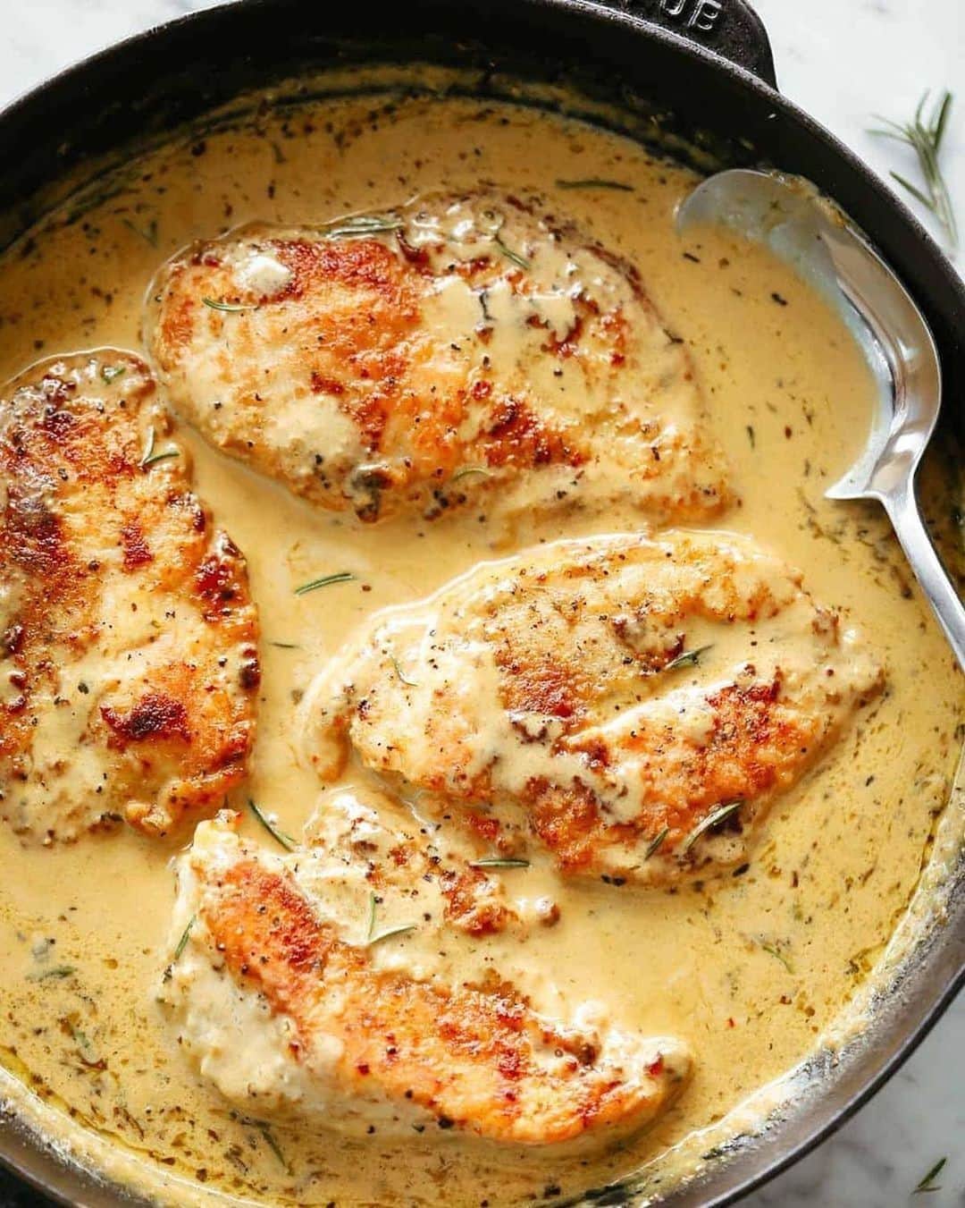 Staub USA（ストウブ）さんのインスタグラム写真 - (Staub USA（ストウブ）Instagram)「Take your taste buds on a trip to France with @cafedelites French mustard chicken breasts. Serve with pasta or crusty bread to take advantage of all that delicious sauce. Find the recipe on @cafedelites blog, and get the perfect sear with one of our classic cast iron skillets. Tap the link in our bio and search "skillet" to shop. @madeinStaub」1月14日 23時25分 - staub_usa