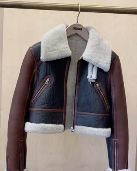 ラグ&ボーンのインスタグラム：「The iconic patchwork leather and shearling aviator. Cropped with a slightly oversized fit, this is a rag & bone heirloom.」