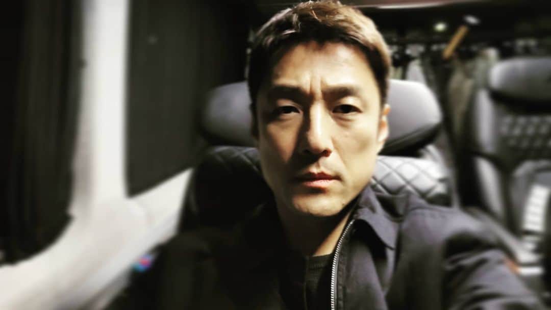 チ・ジニさんのインスタグラム写真 - (チ・ジニInstagram)「@ikkle_entertainment #언더커버🎥 #퇴근🚌💨 #졸리다🥱」1月14日 23時34分 - actor_jijinhee