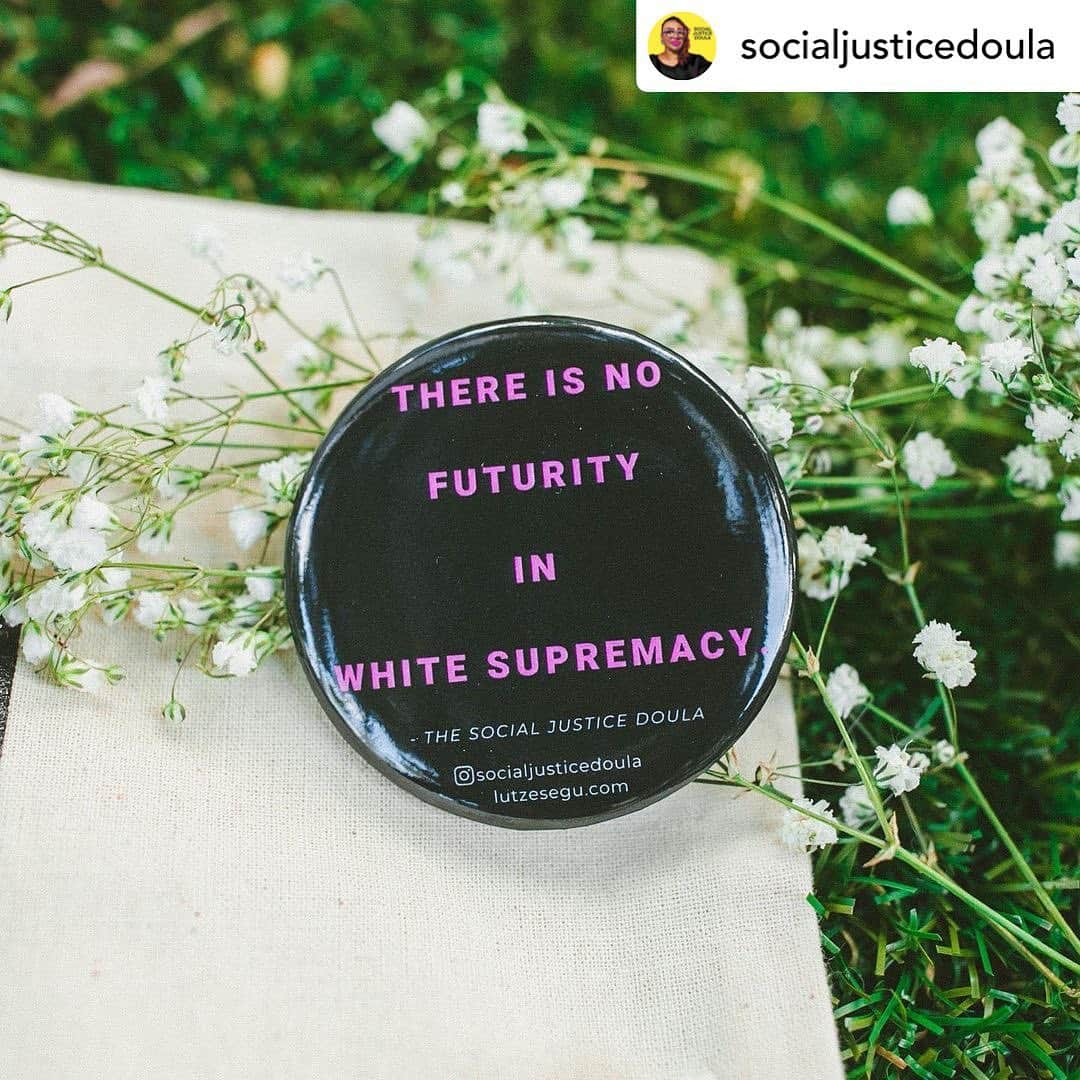 サラ・ラミレスのインスタグラム：「Truth: white supremacy has no plan for the future. Thank you @socialjusticedoula for all you are, teach and energize!   • #RG @socialjusticedoula Last week at the capitol, we saw domestic white terrorism in full display. It was also made clear that white supremacy has no plan for the future.   Link to merch in the bio. 📷: @_blackdaliah」