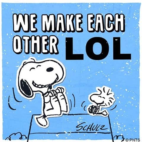 スヌーピーのインスタグラム：「Happiness is laughing out loud with friends.」