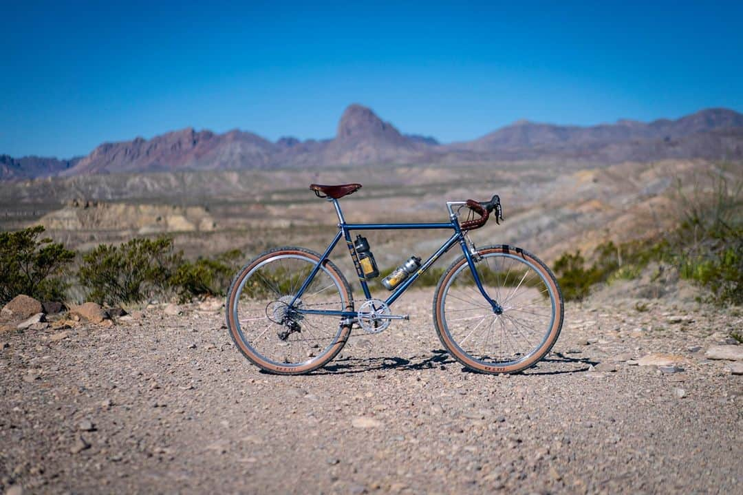 Fuji Bikesさんのインスタグラム写真 - (Fuji BikesInstagram)「Check out @andychasteen’s sweet throwback Fuji in Big Bend National Park!  #cycling #stravacycling #cyclingphotos #TBT」1月14日 23時47分 - fujibikes