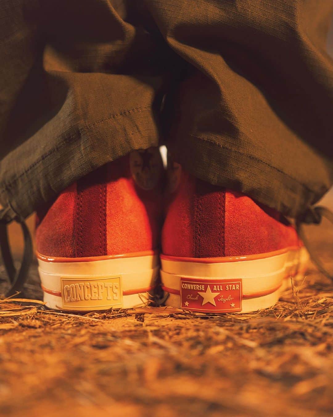 converseのインスタグラム：「Basketball began with a peach basket. The rest is history.  The Converse x @cncpts Southern Flame collection pays tribute to the humble beginnings of the sport with a peach-inspired Chuck 70 and All Star BB Evo.  Text LATEST to 75140 to get notified.」