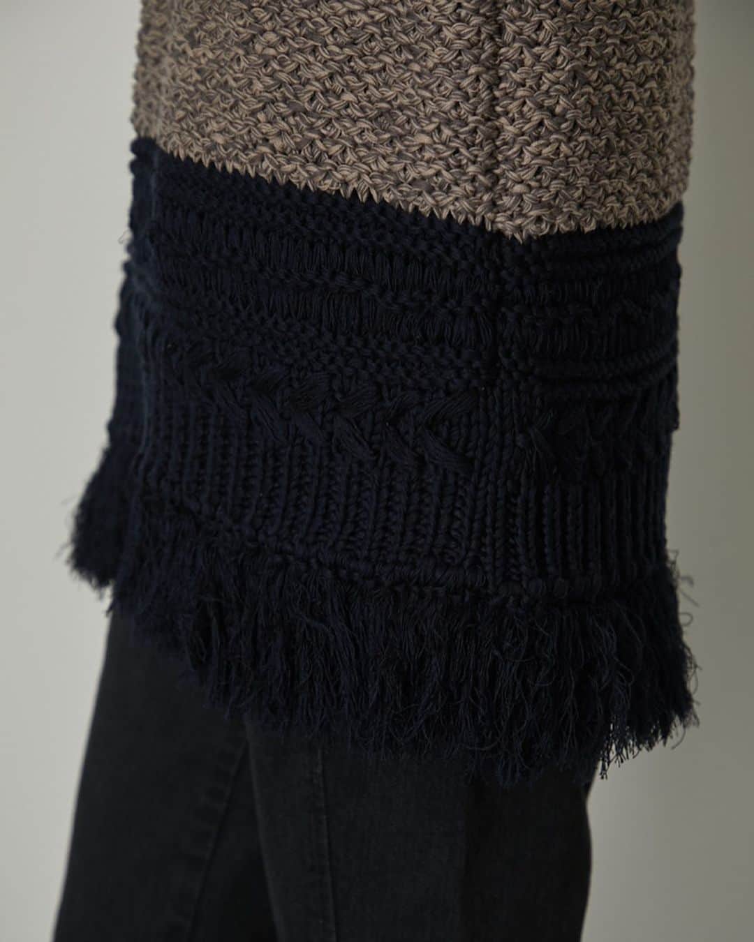 RIM.ARK（リムアーク）さんのインスタグラム写真 - (RIM.ARK（リムアーク）Instagram)「RIM.ARK 20FW﻿ ____ㅤㅤㅤㅤㅤㅤㅤㅤㅤㅤㅤㅤㅤ﻿  1/20 order start Crochet loose knit ¥19,800 (taxin)  手作業で一点一点丁寧に編まれた贅沢なニットは裾のフリンジや柄編みの組み合わせが目を引く一枚。 ゆったりとしたサイズ感でオーバーサイズのワンピースやシャツと合わせたコーディネートがオススメです。  ____  1/20 wed shop / RIM.ARK online store / shel’tter web store ﻿ online am 10:00 start ____﻿ ㅤㅤㅤㅤㅤㅤㅤㅤㅤㅤㅤㅤㅤ﻿ #RIMARK#リムアーク﻿ #2020PSRIMARK﻿ #RIMARK_Crochetlooseknit」1月15日 0時03分 - rim.ark