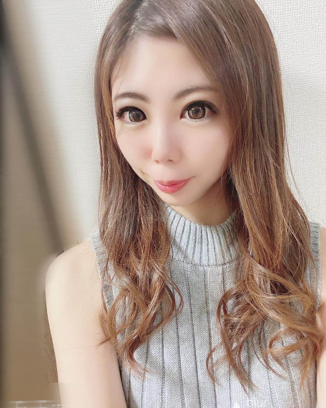 のインスタグラム：「明日から出勤します🥺  親知らず抜いて1週間😂 まだ地味に痛いけどお酒は家で飲んでるし腫れも引いたので✨✨  #バルセロナグループ #キャバ嬢 #キャバクラ #北海道 #札幌 #すすきの #美女 #美人 #美容 #可愛い #ニュークラブ #ホステス #ススキノ #ラウンジ #ガールズバー #飲み屋 #水商売 #呑み #キャバ #かわいい女の子 #さっぽろ #ニュークラ嬢 #ポケパラ #ナイツ #ニュークラ #ニュークラ嬢 #すすきのグルメ #札幌観光 #likefoflike #follow4follow」