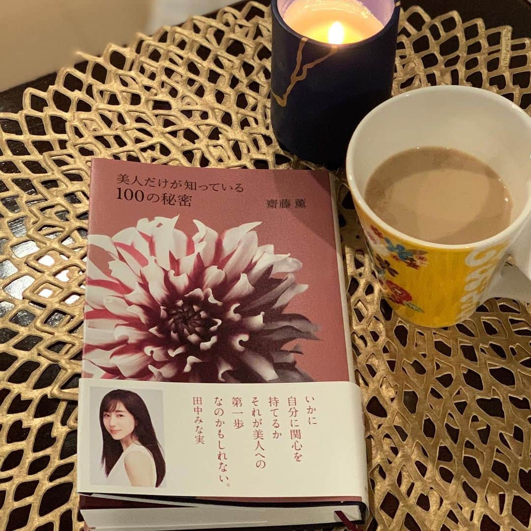 沢瀉美緒さんのインスタグラム写真 - (沢瀉美緒Instagram)「※ Night time with this book ✨ . いい香りの @milamorejewelry の キャンドルと  @bijinhyakka の宮越さんに頂いた #美人だけが知っている100の秘密  をソイラテ片手に読んでいます✨ . わかるー‼️してるー‼️ と頷きながら読み進めました。 . 普段からしていることに対しては 肯定されているようで嬉しいし 新しい発見もあって、やってみよう‼️ という気持ちにもなりました😌 . . #齋藤薫 #美人百花 #美人だけが知っている100の秘密 #読書 #milamore #ミラモアジュエリー」1月15日 0時00分 - mio_omodaka