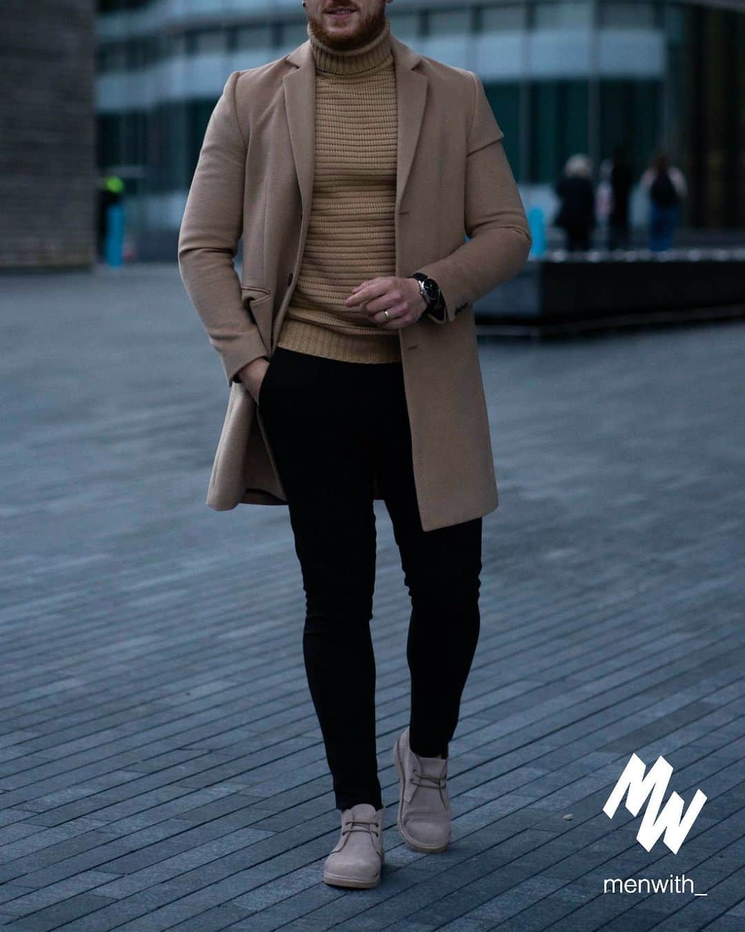 Men Withのインスタグラム：「Great photo of our dear friend @alecs.fashion 👌🏽 #menwithstreetstyle」
