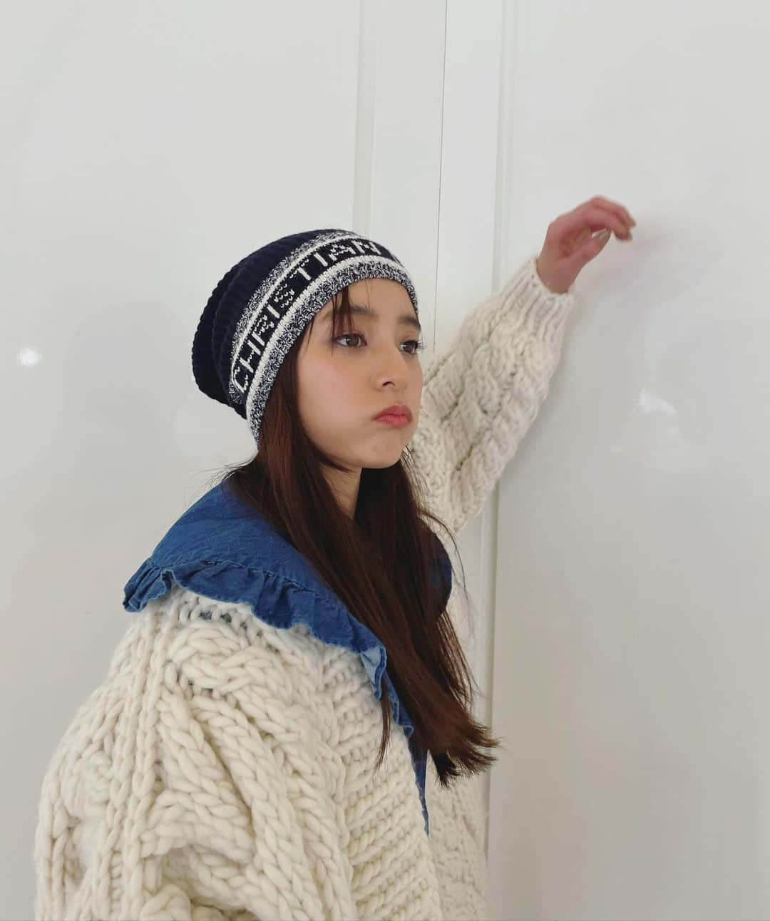 新木優子さんのインスタグラム写真 - (新木優子Instagram)「私服  knit cap : @dior  knit : @ilovemrmittens  denim shirt : @seesbeesknees_  denim : @rollasjeans  boots : @zara  bag : @dior  ring : @dior  pukkuri ring : @five_twenty_one  earring : @knowhowjewelry   撮影の時だけマスク外しています🙇🏻‍♀️✨」1月15日 0時01分 - yuuuuukko_