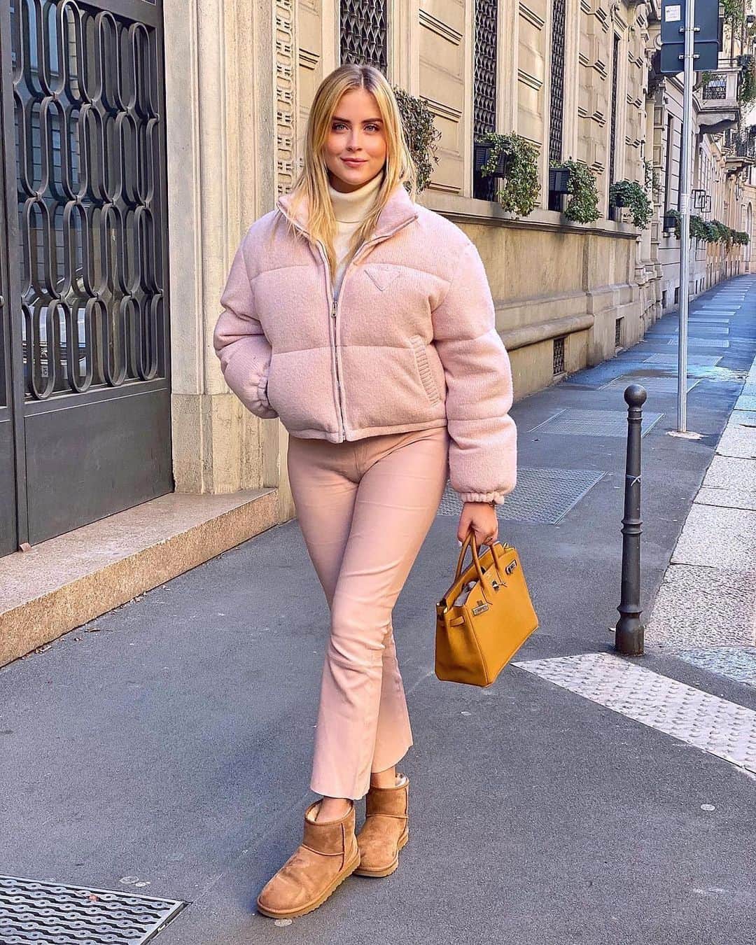 Blonde Saladさんのインスタグラム写真 - (Blonde SaladInstagram)「Wanna replicate @valentinaferragni total pink look? 🎀 As proud ambassadors of a cozy chic style, we’ve put together some super cool options to replicate her look in a super affordable way🤍 LINK IN BIO to shop! #theblondesalad #ootd #valentinaferragni」1月15日 0時09分 - theblondesalad