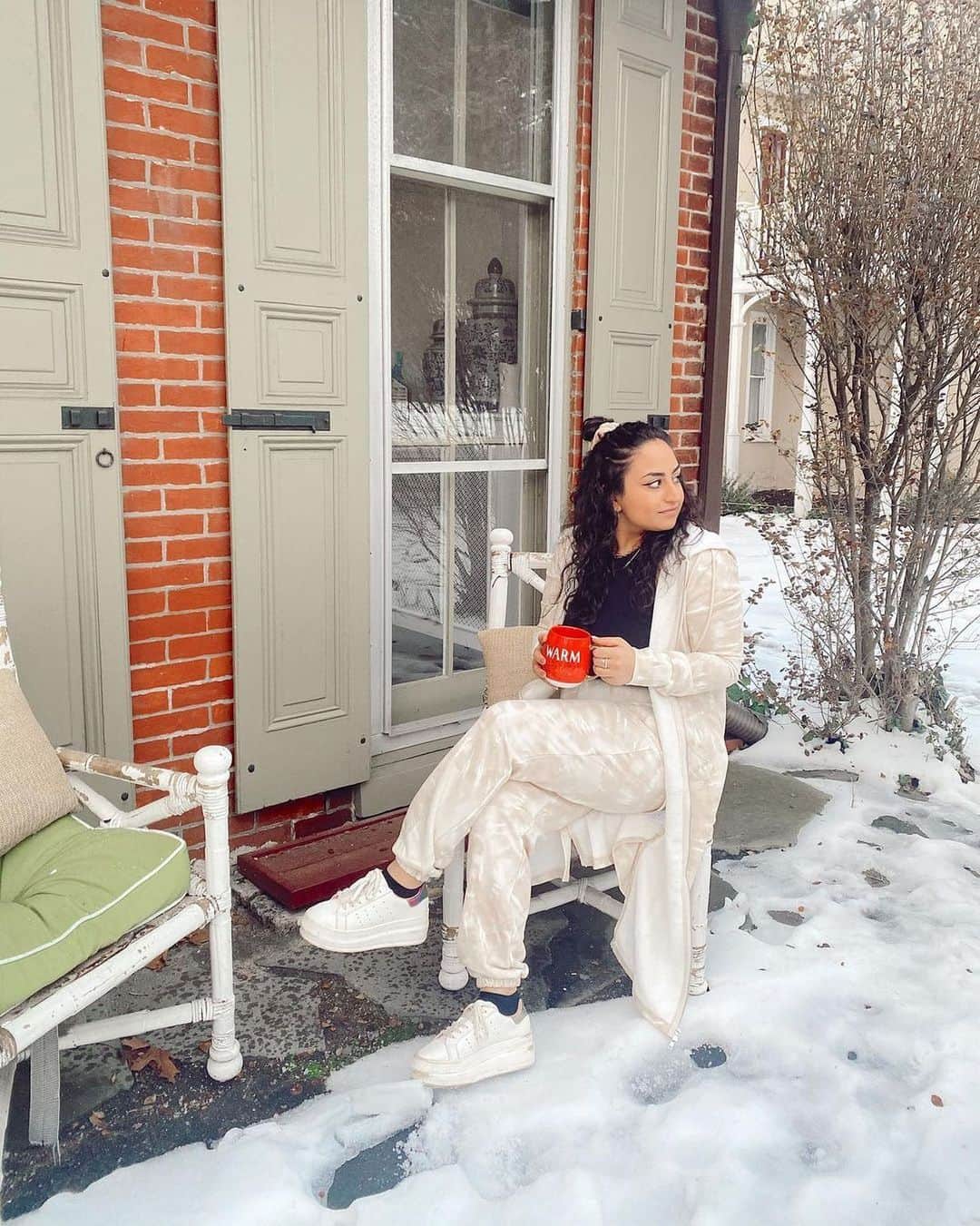 Macy'sのインスタグラム：「All in favor of taking a self-care day & lounging in cozy sweats? 🙋#macysstylecrew #regram: @laydayallday」