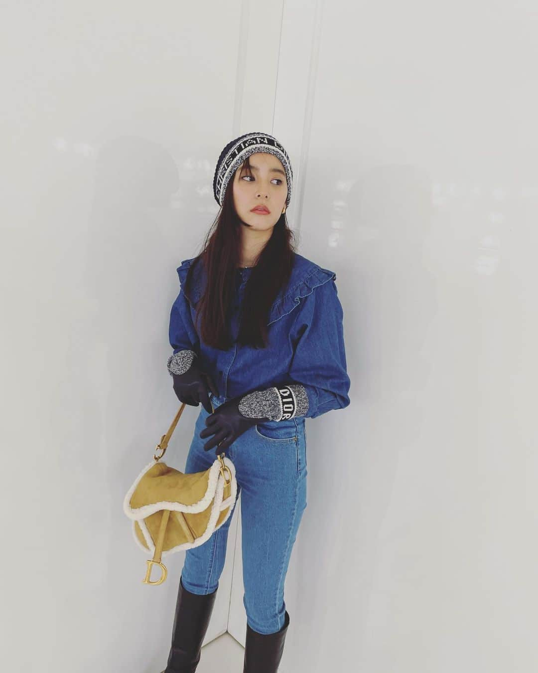 新木優子さんのインスタグラム写真 - (新木優子Instagram)「knit  cap & gloves : @dior  tops : @seesbeesknees_  denim : @rollasjeans  bag : @dior」1月15日 0時22分 - yuuuuukko_