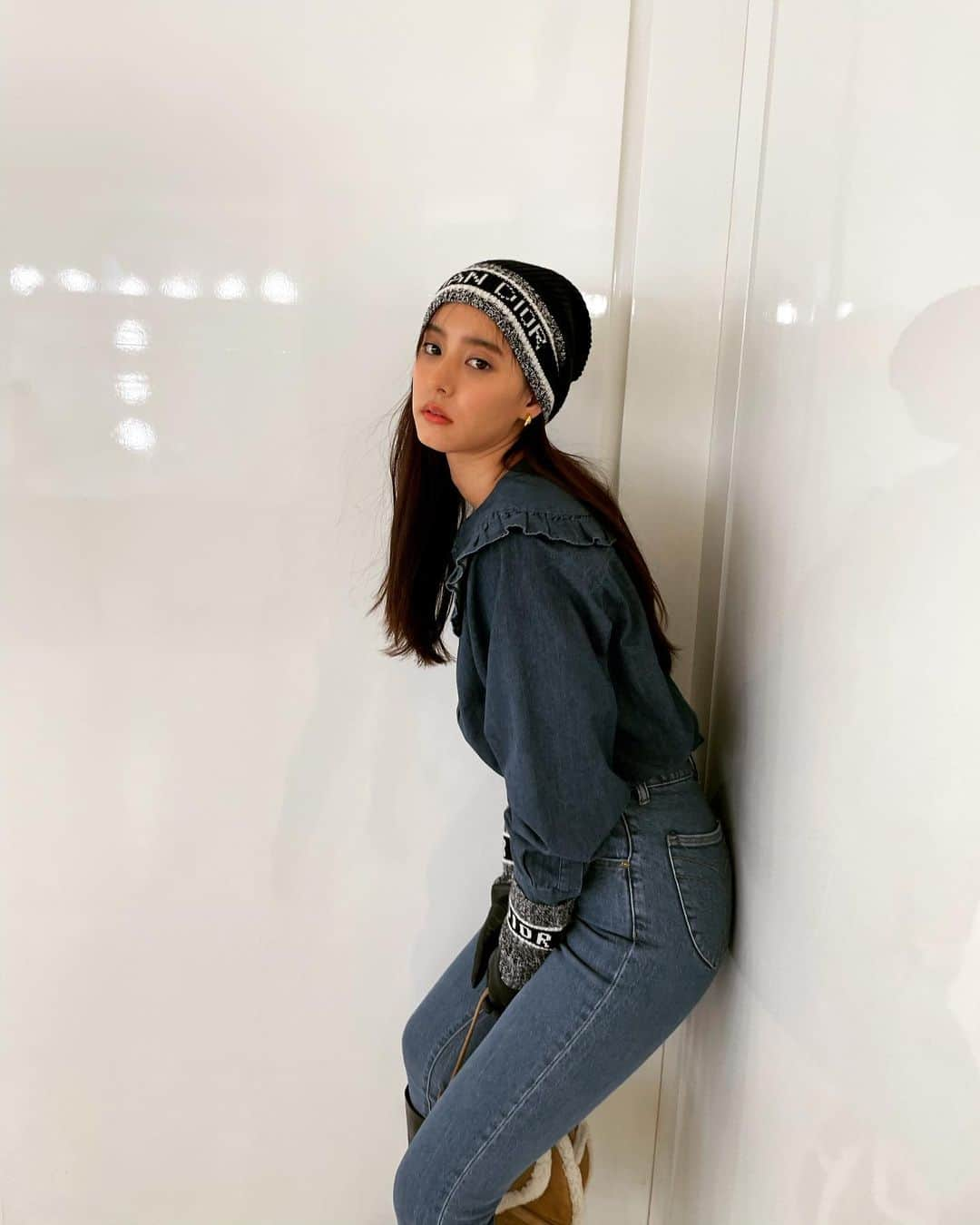 新木優子さんのインスタグラム写真 - (新木優子Instagram)「knit  cap & gloves : @dior  tops : @seesbeesknees_  denim : @rollasjeans  bag : @dior」1月15日 0時22分 - yuuuuukko_