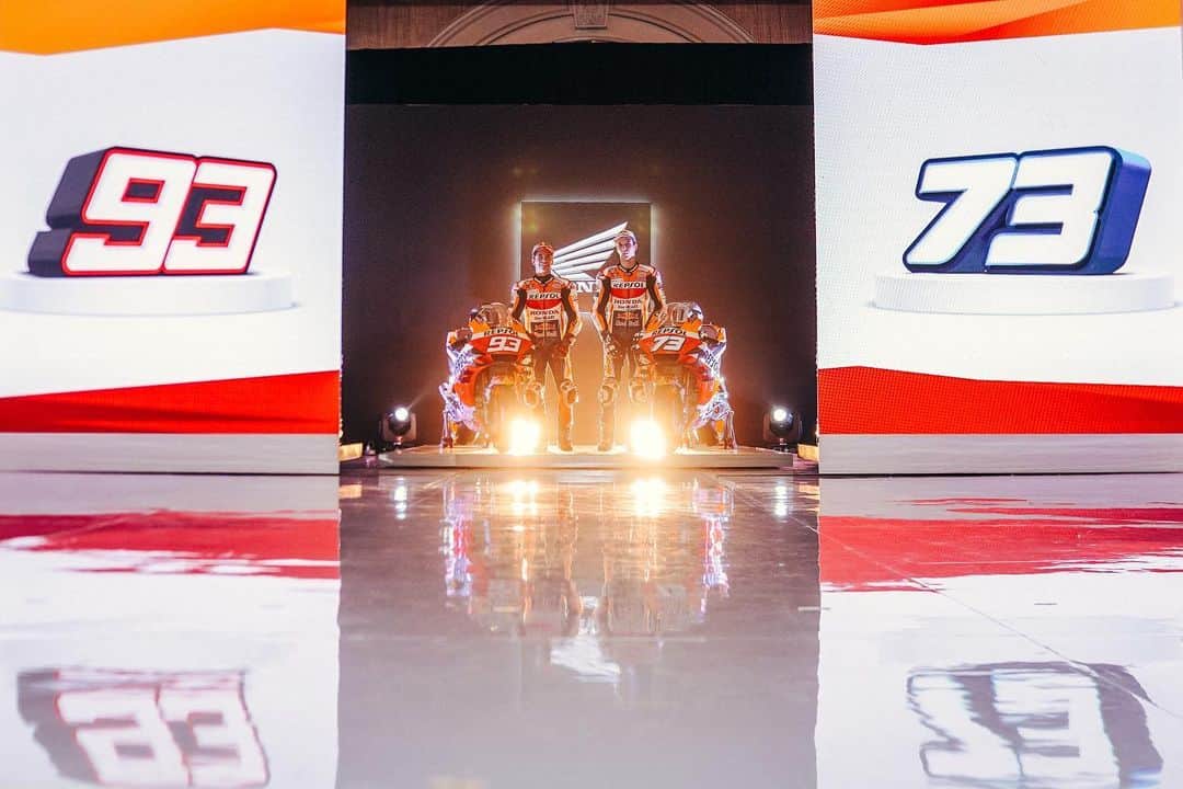 レプソル・ホンダのインスタグラム：「Almost team launch season... #tbt」