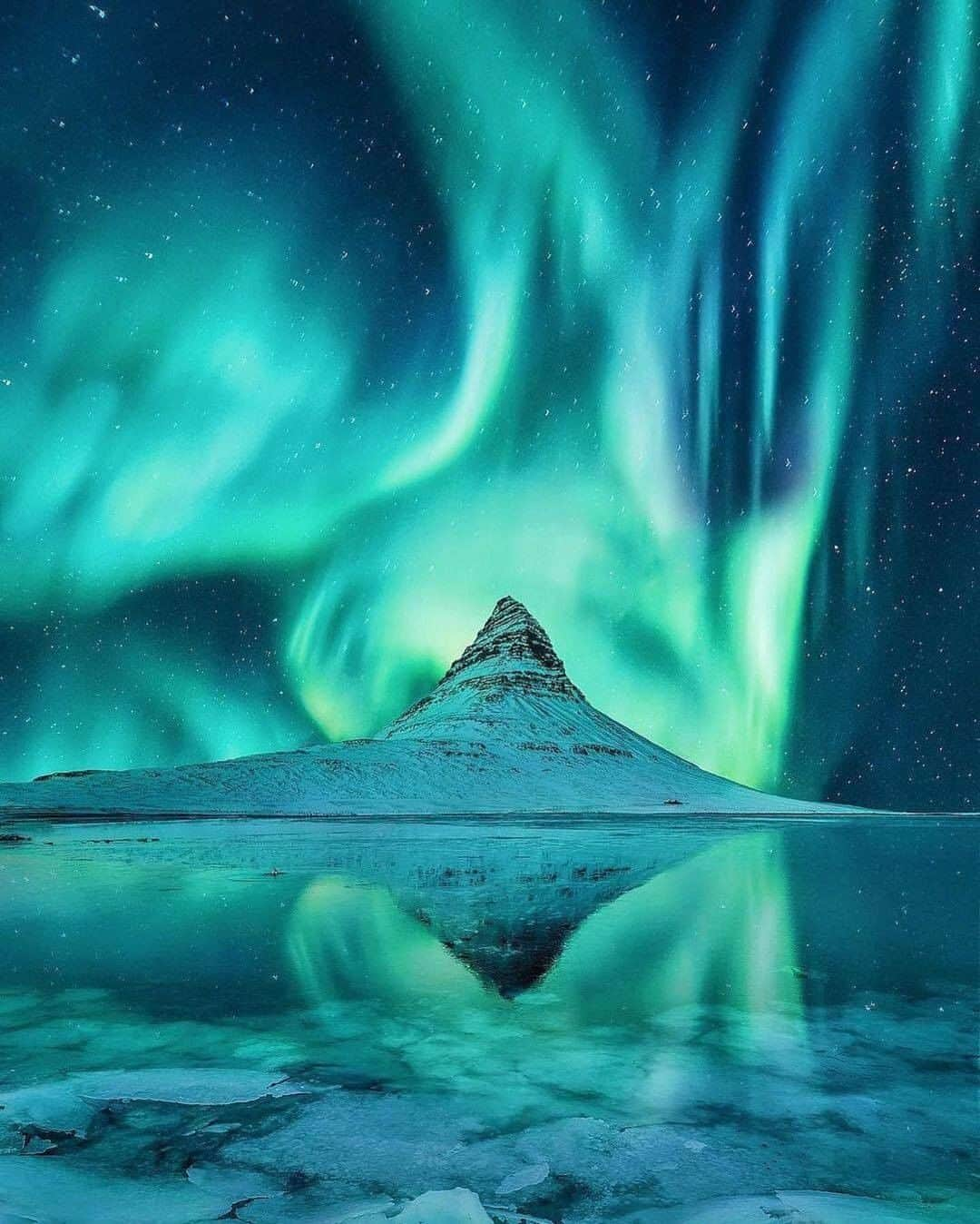 Discover Earthさんのインスタグラム写真 - (Discover EarthInstagram)「Have you ever seen the northern lights?  Predominantly seen in high-latitude regions (around the Arctic and Antarctic), they are the result of disturbances in the magnetosphere caused by solar wind. These disturbances are sometimes strong enough to alter the trajectories of charged particles in both solar wind and magnetospheric plasma. These particles, mainly electrons and protons, precipitate into the upper atmosphere.  #discovericeland🇮🇸 & 🇷🇺 #DiscoverRussia with @hobopeeba  . . . . .  #northernlights  #auroraborealis  #aurora  #inspiredbyiceland  #iceland  #icelandair  #reykjavik  #nordlys  #exploreiceland  #icelandexplored  #everydayiceland  #absoluteiceland  #lapland  #whyiceland  #icelandtravel  #igersiceland  #astrophotography  #ig_iceland  #northernnorway  #mystopover  #wheniniceland  #nightsky  #ig_nordnorge」1月15日 0時30分 - discoverearth