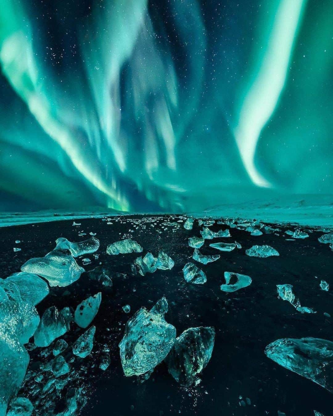 Discover Earthさんのインスタグラム写真 - (Discover EarthInstagram)「Have you ever seen the northern lights?  Predominantly seen in high-latitude regions (around the Arctic and Antarctic), they are the result of disturbances in the magnetosphere caused by solar wind. These disturbances are sometimes strong enough to alter the trajectories of charged particles in both solar wind and magnetospheric plasma. These particles, mainly electrons and protons, precipitate into the upper atmosphere.  #discovericeland🇮🇸 & 🇷🇺 #DiscoverRussia with @hobopeeba  . . . . .  #northernlights  #auroraborealis  #aurora  #inspiredbyiceland  #iceland  #icelandair  #reykjavik  #nordlys  #exploreiceland  #icelandexplored  #everydayiceland  #absoluteiceland  #lapland  #whyiceland  #icelandtravel  #igersiceland  #astrophotography  #ig_iceland  #northernnorway  #mystopover  #wheniniceland  #nightsky  #ig_nordnorge」1月15日 0時30分 - discoverearth