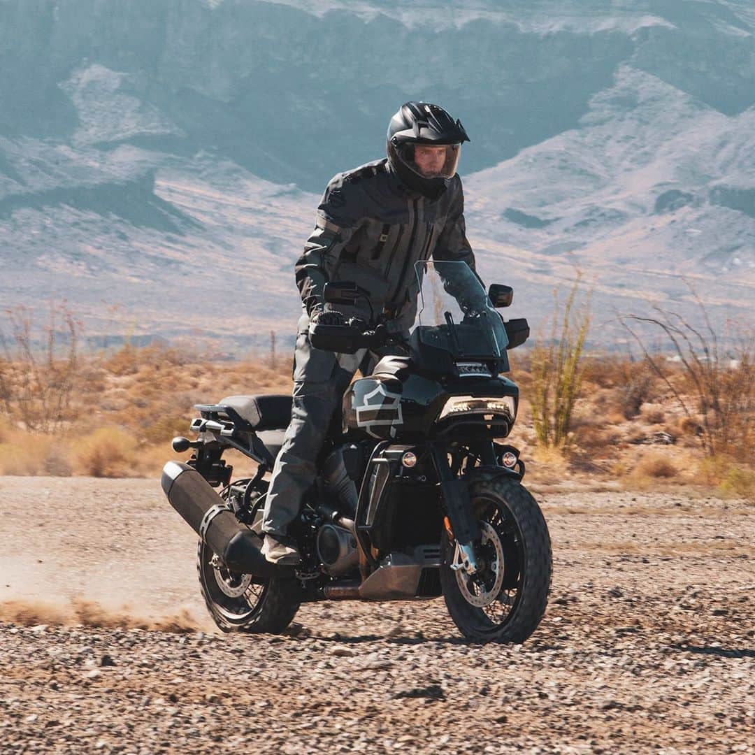 Harley-Davidson Japanさんのインスタグラム写真 - (Harley-Davidson JapanInstagram)「未踏の地を目指せ。#ハーレー #harley #ハーレーダビッドソン #harleydavidson #バイク #bike #オートバイ #motorcycle #アドベンチャーツーリング #adventuretouring #パンアメリカ #panamerica #冒険 #adventure #オフロード #offroad #新製品 #newmodel #2021 #自由 #freedom」1月15日 0時30分 - harleydavidsonjapan