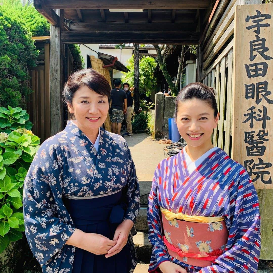 甲斐まり恵のインスタグラム：「主演の松下由樹さまと✨ わーいわーい🤗💝  テレビ熊本郷土の偉人シリーズ第28作 『宇良田唯』 明治生まれで日本人女性として初めて西洋医学の博士学位ドクトル・メディツィーネを取得した熊本県天草の牛深出身の宇良田唯さんのドキュメンタリードラマです。 1/17 九州ネットで放送 FODやTverでもご視聴可能です。  #松下由樹　さま #ドクトルメディツィーネ #宇良田唯 #テレビ熊本 #ドキュメンタリードラマ #FOD #Tver #九州ネット #フジテレビ系列 #俳優 #甲斐まり恵」