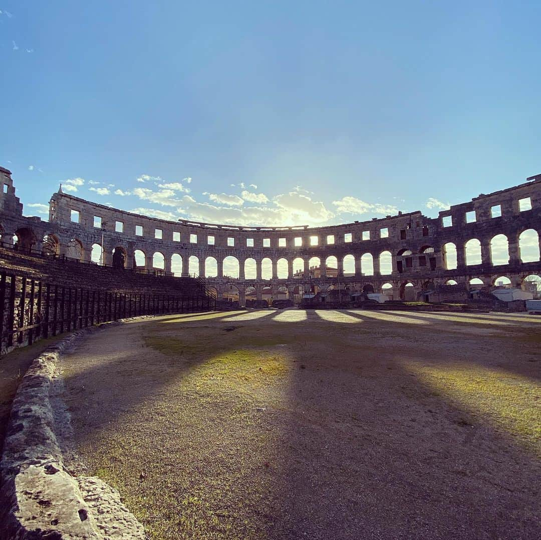 イロアン・ハマドさんのインスタグラム写真 - (イロアン・ハマドInstagram)「“The Amphitheater, popularly called the Arena of Pula, which was once the site of gladiator fights. It was built in the 1st century AD during the reign of Emperor Vespasian, at the same time as the magnificent Colosseum in Rome”」1月15日 0時28分 - jiloan