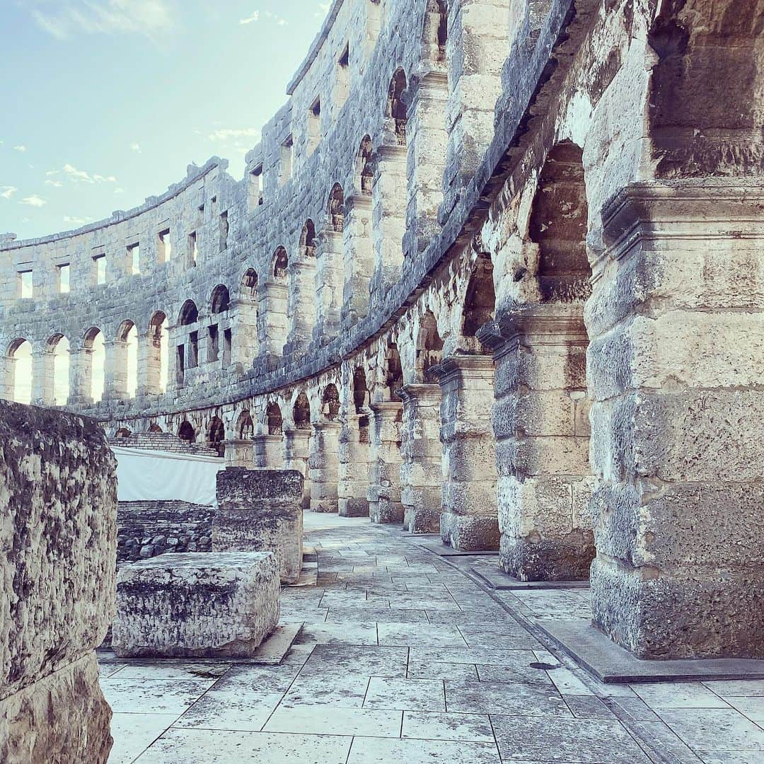 イロアン・ハマドさんのインスタグラム写真 - (イロアン・ハマドInstagram)「“The Amphitheater, popularly called the Arena of Pula, which was once the site of gladiator fights. It was built in the 1st century AD during the reign of Emperor Vespasian, at the same time as the magnificent Colosseum in Rome”」1月15日 0時28分 - jiloan