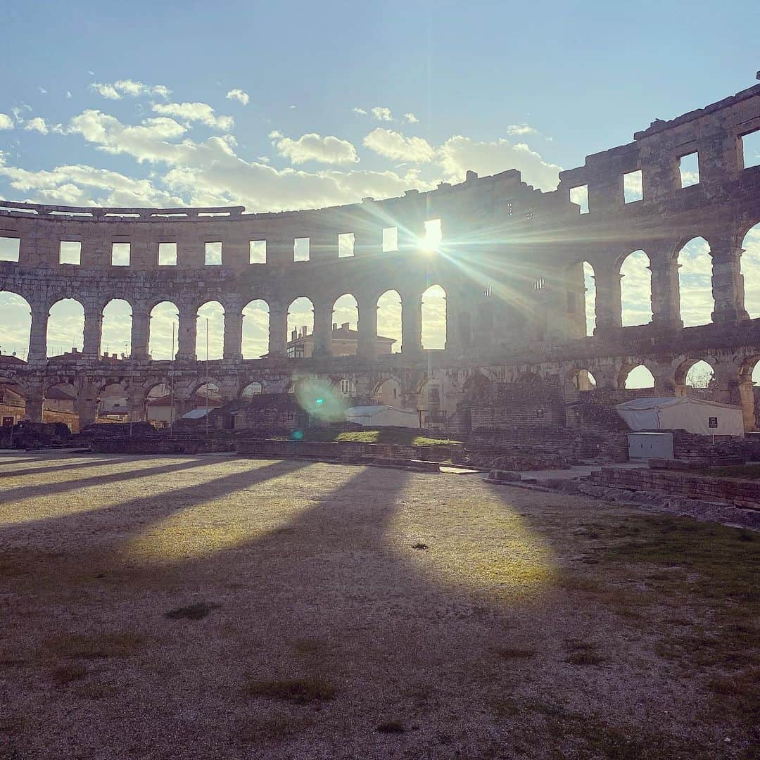 イロアン・ハマドさんのインスタグラム写真 - (イロアン・ハマドInstagram)「“The Amphitheater, popularly called the Arena of Pula, which was once the site of gladiator fights. It was built in the 1st century AD during the reign of Emperor Vespasian, at the same time as the magnificent Colosseum in Rome”」1月15日 0時28分 - jiloan