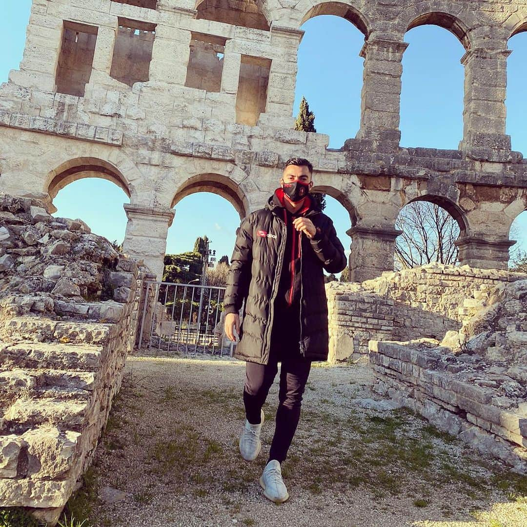 イロアン・ハマドのインスタグラム：「“The Amphitheater, popularly called the Arena of Pula, which was once the site of gladiator fights. It was built in the 1st century AD during the reign of Emperor Vespasian, at the same time as the magnificent Colosseum in Rome”」