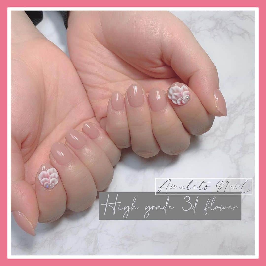 のインスタグラム：「@amuleto.nail 様の投稿をリポスト！  シンプルワンカラー 😙  当店では見切れた大きい花びらが人気です✨  #ハイグレード3dフラワー  #ハイグレード3dフラワーができるサロン   @mirage.missmirage カラーパウダー @lucugel_nail カラー.BET09 ﻿ 大人女性の為のネイルサロン…※﻿ ジェル初めての方も大歓迎です。﻿ ﻿ プロフィールにあるホットペーパービューティーや、﻿ DM、メール、LINEからどうぞ✨﻿ ﻿ 下記のアプリからも可能です♪﻿ 【 Amuleto  NaiL  蕨】アムレートネイル﻿ Nail book﻿ https://nailbook.jp/nail-salon/28097/﻿ ﻿ ﻿ =================================﻿ メール✉️﻿ amuleto.nail@gmail.com﻿ ﻿ LINE 🆔﻿ @を最初に付けてから、﻿ amuleto.nail で検索、友達登録をお願いします。﻿ ﻿ =================================﻿」