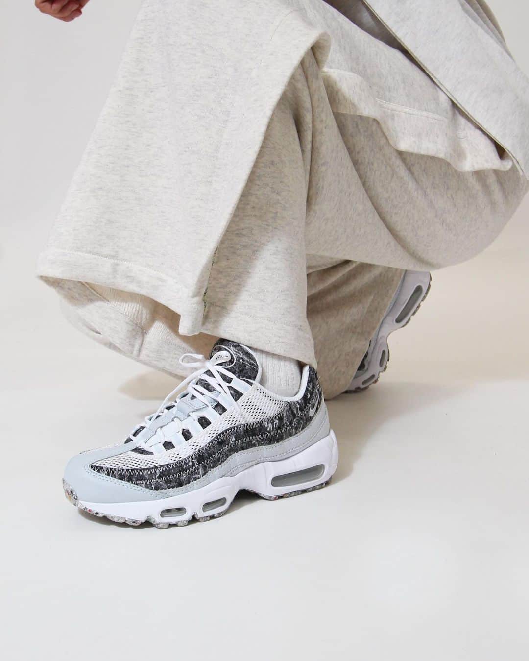 A+Sのインスタグラム：「in stock now  ■NIKE WMNS AIR MA 95 SE COLOR : BLUE SIZE : 23.0cm-25.0cm PRICE : ¥17,000 (+TAX)  新しいグローバルアスリートと90年代のスタイルをイメージしたナイキ エア マックス 95 SEは驚きの快適さ、人目を引くスタイルとリサイクル素材を組み合わせた一足。 豊富なリサイクルキャンバス、メッシュ、合成皮革が特徴で、定番のランニングDNAにリサイクル構造をプラス。 抜群に分厚いデザインと柔らかいAIRクッショニング、NIKE GRINDのラバーソールでトレンドを生み出します。  Inspired by new global athletes and 90's style, the Nike Air Max 95 SE combines amazing comfort, eye-catching style with recycled materials. It features abundant recycled canvas, mesh, and synthetic leather, and adds a recycled structure to the standard running DNA. The exceptionally thick design, soft AIR cushioning, and NIKE GRIND rubber sole create a trend.  #a_and_s #NIKE #NIKEAIRMAX #NIKEAIRMAX95SE」
