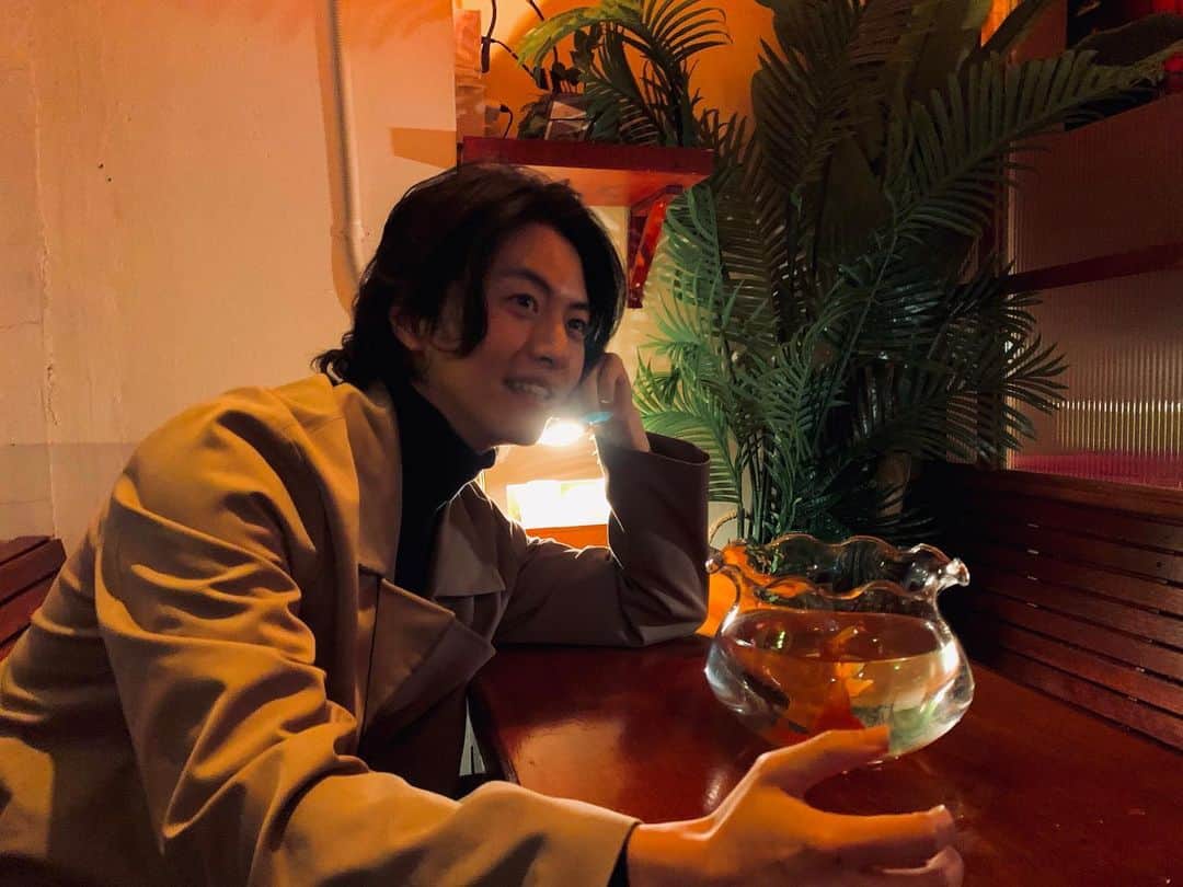 シン・スハンのインスタグラム：「In the mood for love 🐟」