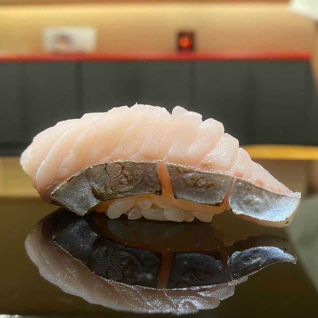 SUSHI KANDA • 寿司神田さんのインスタグラム写真 - (SUSHI KANDA • 寿司神田Instagram)「寒鰆　美味しいです。  For reservation: 02.712.6639 or 099.606.0013 Or add us on Line @kandarestaurants  #sushikanda#sushi#japanesecuisine#sashimi#foodporn#aroi#aroiibkk#ginraidee#paigingun#wongnai#edtguide#bkkmenu#starvingtime#寿司神田#寿司」1月14日 16時02分 - sushi.kanda