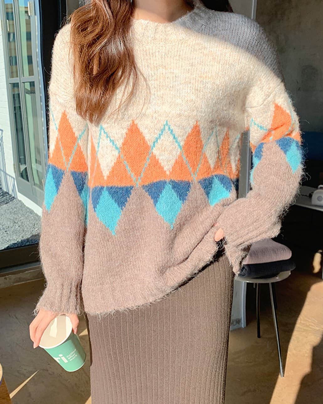 Fleur Fleurのインスタグラム：「睇咗我哋尋日嘅Facebook直播未啊？🥰💙✨ 呢一個styling係其中一個我哋好推介嘅 有山系風感覺嘅針織🧶 好迎合春天嘅感覺，啱晒新年着🌸 我哋嘅配搭仲用咗喱士連身裙 可以單着仲有腰帶 💯   歡迎click入嚟睇更多新相 歡迎直接上嚟門市試穿 或者WhatsApp inbox直接購買 全部現貨發售唔駛等😌👌🏻👌🏻👌🏻 銅鑼灣門市地址：銅鑼灣恩平道52號2樓A室 Watsapp: 5572-9458」