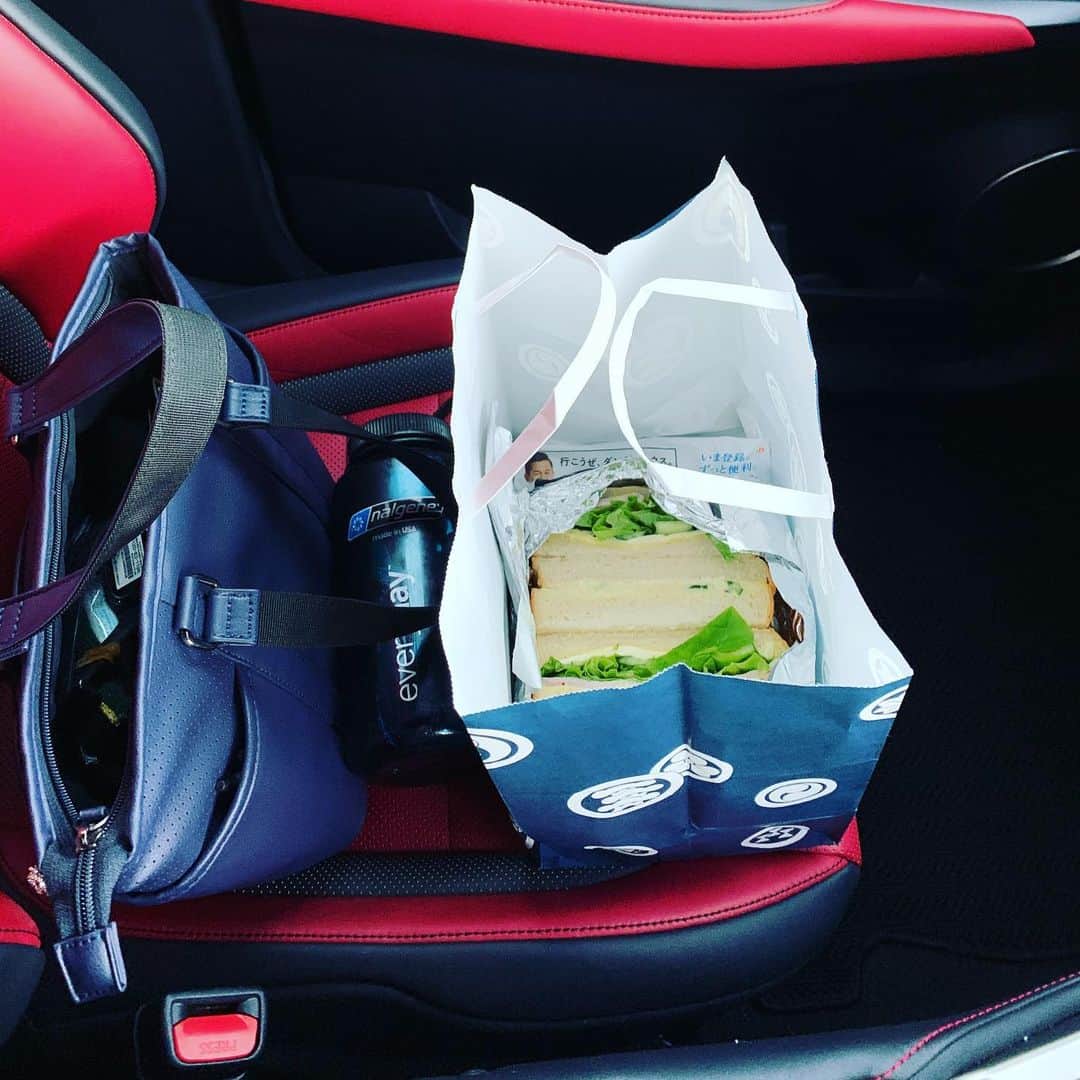 金村義明さんのインスタグラム写真 - (金村義明Instagram)「昨夜は、早く寝て、次男坊カップル来て食事したのも知らなかった！朝のがみの食パン🍞サンド弁当持って青梅の東京バーディーク倶楽部へ 健ちゃん小鍛冶と3人で今年初対戦！ランチは、個室で支配人のサービス料理5品と坦々麺で腹パン、後半ガタガタ初笑いゴルフ！次回は、月末石坂で！」1月14日 16時11分 - yoshiaki_kanemura