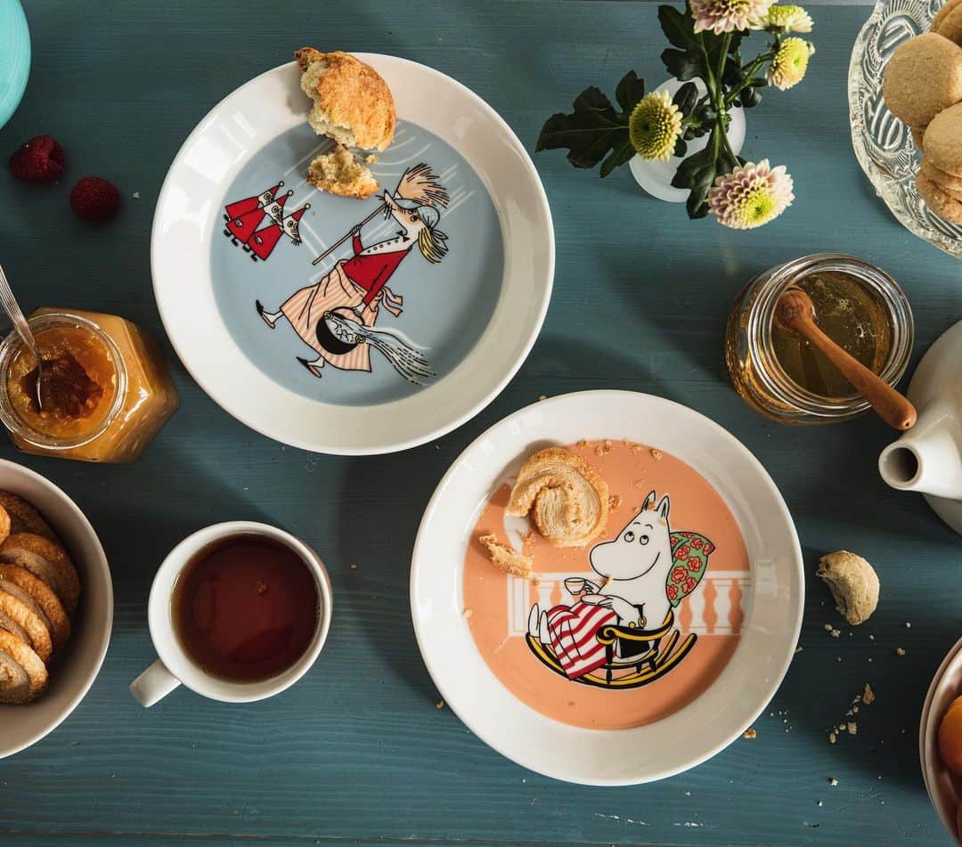 ムーミンさんのインスタグラム写真 - (ムーミンInstagram)「New Moomin mugs with Moominmamma and Mrs. Fillyjonk are coming for sale in February! 😍   The new mugs dive deep into the typical traits of the characters making them relatable in the hustle and bustle of everyday life. Read more about the designs and join the waiting list: moom.in/mugs2021 (Link in bio!)  #moomin #moominofficial #moominmug #muumimuki #moominmamma #muumimamma #muminmamman #fillyfjonk #vilijonkka #filifjonkan #moominbyarabia」1月14日 16時20分 - moominofficial