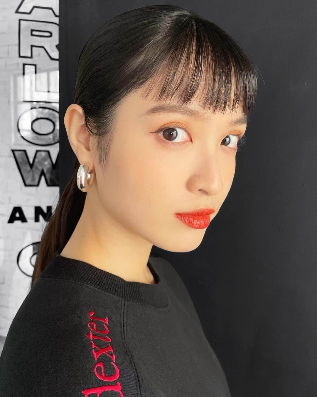 松本愛（まあぴぴ）さんのインスタグラム写真 - (松本愛（まあぴぴ）Instagram)「あけましておめでとうございます🎍  今日は久しぶりの @miyamoto_yuri_ メイクでした☺️💫  ピアスは最近お気に入りの  @tres__collection です✔︎✔︎  そして年末に @palacesalon さんでハーブピーリングをして頂いたのですが本当によかった、、！！  実は最近まで謎のニキビに悩まされていてお肌が荒れているのがすごく悲しかったのですが段々と調子が良くなってきてすごく感動しています✨  赤くなったり皮がむけたりしないので撮影の前に行けたのもよかった、、！😢 本当にお肌で悩んでる人がいたらガチのオススメなので行ってみてください💫」1月14日 16時22分 - aimatsumoto_45