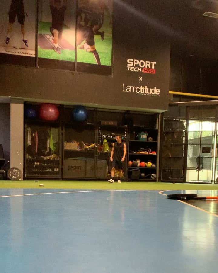 チャナティプ・ソングラシンのインスタグラム：「ของเล่นเยอะจริงๆ @sporttechproth @sutee_hanui @mizunothailand  ขอบคุณมากๆครับ 💪🏼❤️🙏🏽」