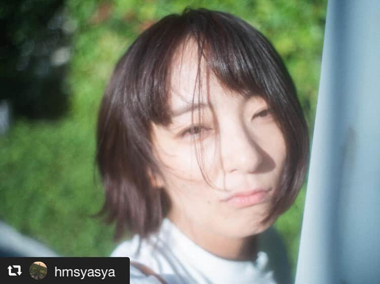 しじみさんのインスタグラム写真 - (しじみInstagram)「#repost @hmsyasya via @PhotoAroundApp  #hibi_jp #sharing_warm_time  #lovers_nippon_portrait #good_portraits_world #散歩 #the_diary_of_pale_memory #Thinkverylittle #儚くて何処か愛おしい様な #jp_mood_ #portaitphotography #hueart_4sb #indies_gram #透明感のある世界  #ファインダー越しの私の世界 #jp_portrait部 #indy_photolife #hueart_life #instagramjapan #何気ない瞬間を残したい #oldlens_tokyo #dreamermagazine #screen_archive #iedemo_graphy  #なんでもないただの道が好き #今日もx日和  #albicoccamagazine  #todays_blue_collection」1月14日 16時32分 - amcche