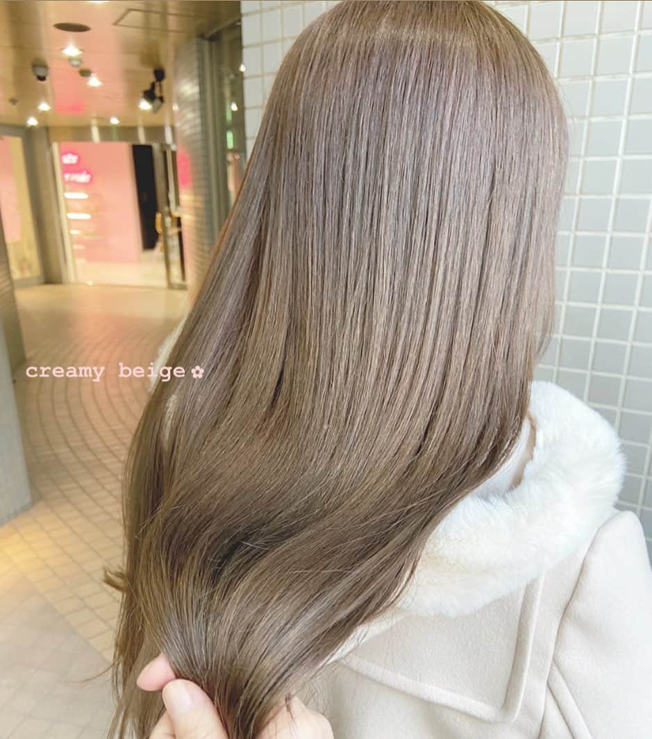 佃加菜のインスタグラム：「creamy beige🤍 まろやかで柔らかいクリーミーベージュ🤍 🤍明るさをキープしたい 🤍赤みとオレンジ味を消したい 🤍柔らかい雰囲気にしたい 🤍淡い色味の服に合わせたい 明るめのベージュはここ最近ずっと人気ですね🕊一度でやらず、2、3回繰り返して育ててあげるとすごくキレイなベージュになりやすいです🤍」