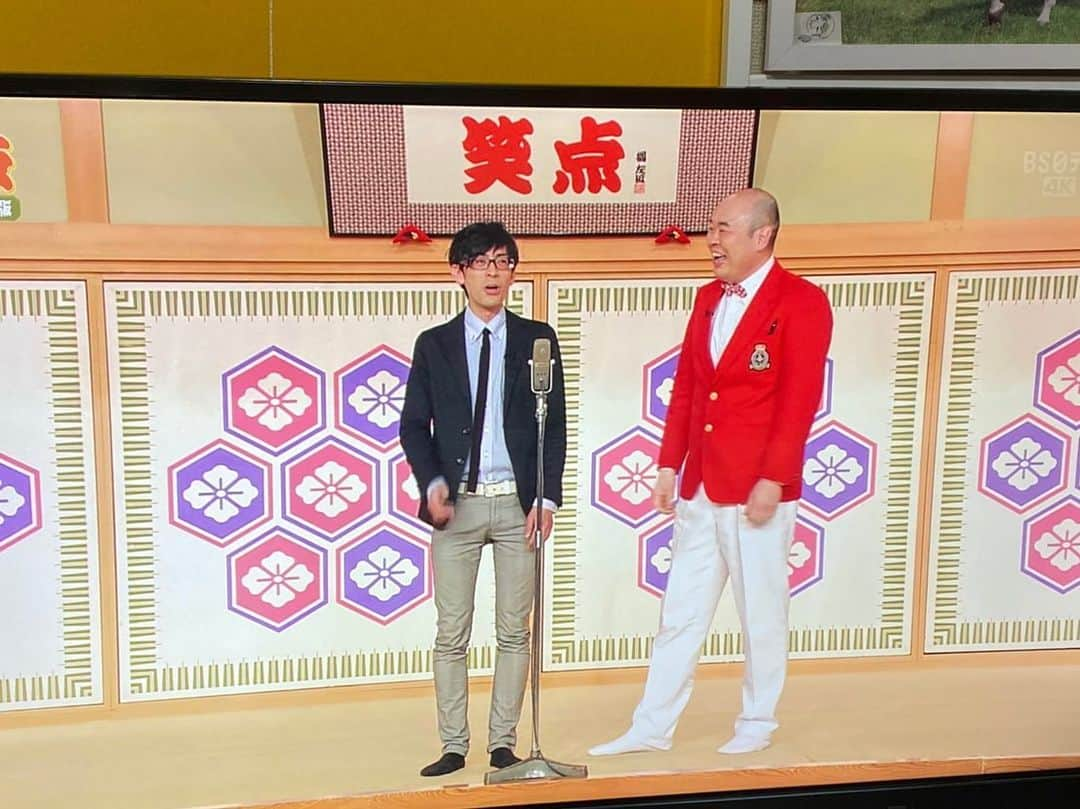 かねきよ勝則さんのインスタグラム写真 - (かねきよ勝則Instagram)「先日BS日テレで放送した『笑点なつかし版』 約7年前の新宿カウボーイの姿です。 笑点に出られて凄く嬉しかったのを覚えてるな〜😭  7年前と現在の新宿カウボーイの相違点を見つけてみてください😀  【7年前の新宿カウボーイとの相違点】 ・石沢さんのジャケットの色が黒い ・石沢さんの眼鏡四角い ・石沢さんが現在より少し痩せてる ・かねきよのペンネタのキャップの色を白色に統一する前なので黒い ・かねきよの蝶ネクタイのチェック柄が現在より細い ・かねきよの白ズボンが現在より少し太め ・かねきよの髪の毛が現在より少し多い ・ネタの内容が現在より更に荒い ・動きのボケが現在より機敏  わかりましたか？ 微妙に7年前より変化してました😅  #笑点 #なつかし版 #BS日テレ #7年前との相違点 #新宿カウボーイ #かねきよ」1月14日 16時42分 - shinjyukucowboy_kanekiyo