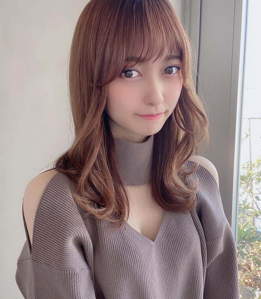 佐々木舞音のインスタグラム：「. 🐢💚 . 今年初美容院！ ありがとうございました❣️ . そういえばこの前すっごく美味しい卵焼きを食べました🥰また食べたい！ . #サロモ #ヘアアレンジ　 .」