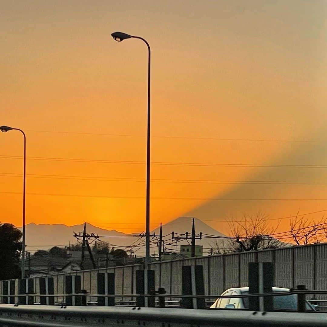 藤沢久美さんのインスタグラム写真 - (藤沢久美Instagram)「#にちぼつ  #富士山 #どうしてこんな影ができるの？」1月14日 16時52分 - kumifujisawa