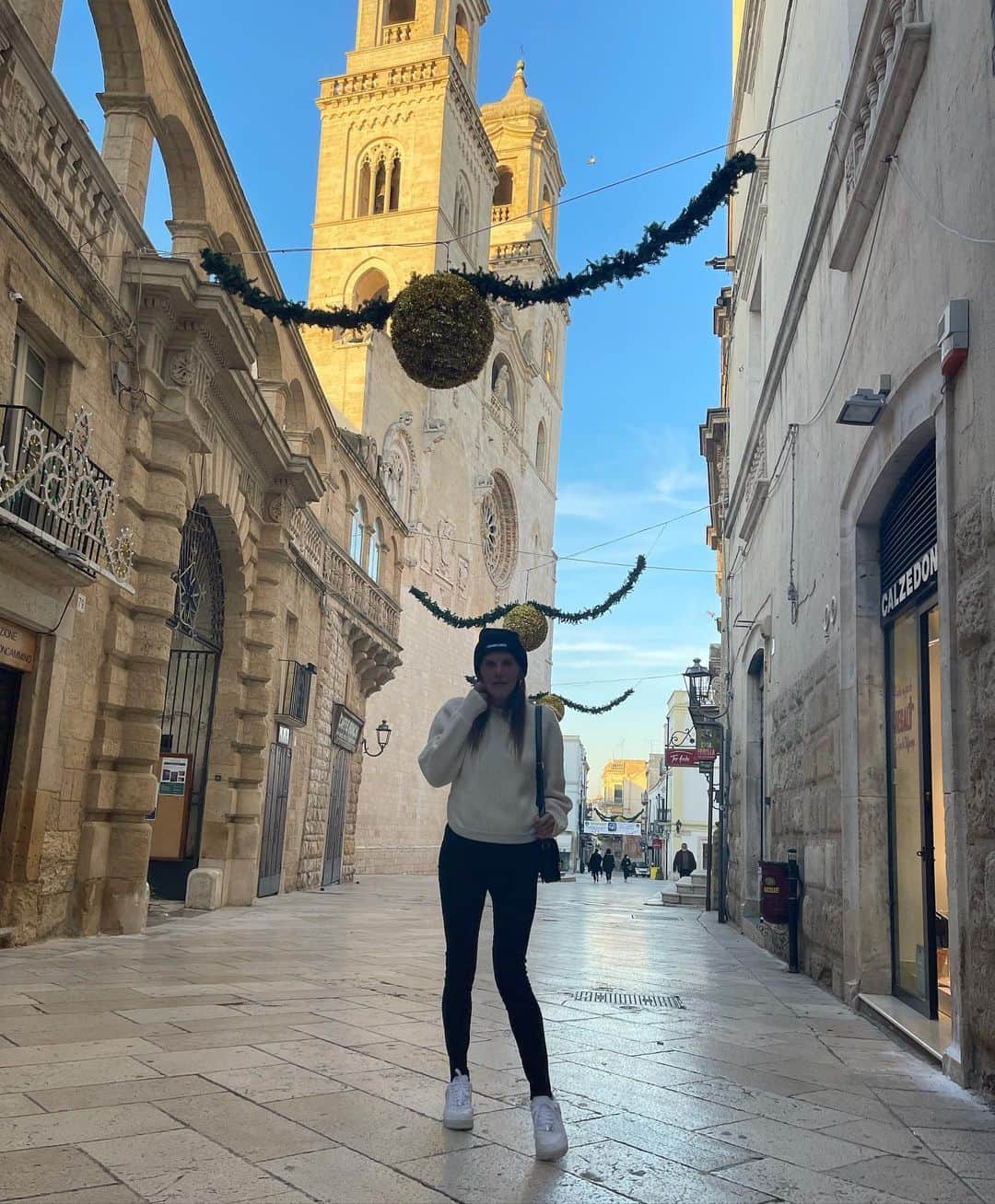 アンナ・デッロ・ルッソのインスタグラム：「Visiting and exploring Puglia 🛣 💓」