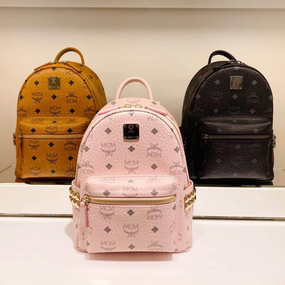 ISETAN PARK netさんのインスタグラム写真 - (ISETAN PARK netInstagram)「2021年春夏コレクションを先行販売👜  ブランド創設45周年を迎えた〈MCM / エムシーエム〉が期間限定プロモーションを開催中です。 “フォームが機能性に従い、カルチャーに沿った創造性で物づくりをする”というブランドが誇るヘリテージが落としこまれた2021年春夏コレクションや定番アイテムをご紹介しています。  またクラシックなローレルモチーフを翼に見立てた、今シーズンのロゴが特徴的なGEO LAUREL VISETOS(ジオローレル ヴィセトス)シリーズの先行販売も。  会期中、33,000円(税込)以上お買いあげのお客さまに、アーティストの松田ゆう姫さんデザインによるオリジナルフラワーイラストレーションのタトゥーステッカーのプレゼントも。 ぜひチェックしてくださいね❤️  〈MCM / エムシーエム〉 POP UP ■開催中～1月26日(火) ■本館1階 ハンドバッグ/プロモーション  本イベントの詳しい情報は @isetan_shinjuku のストーリー「POP UP」、またはこちら▼ https://www.isetan.mistore.jp/shinjuku/shops/women_fashiongoods/bags/shopnews_list/shopnews081.html  @mcmjapan @mcmworldwide @isetan_shinjuku_handbag #MCMJapan #mcmworldwide #mcm #mcmbag #isetan #isetanshinjuku #isetanshinjuku #bag #handbag﻿ #エムシーエム #エムシーエムバッグ #伊勢丹ハンドバッグ #伊勢丹新宿店先行 #新宿 #イセタン #新宿伊勢丹 #伊勢丹 #伊勢丹新宿 #伊勢丹新宿店」1月14日 17時00分 - isetan_shinjuku