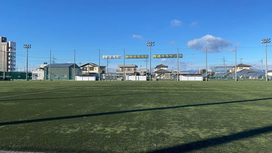 櫻井辰徳のインスタグラム：「🐯⚽️ 今、群馬を出て神戸に向かってます。  3年間ここでサッカーできたことに感謝‼︎‼︎! 心残り、後悔はあるけど次のステージで晴らします。  また卒業式で会おう。 3年間ありがとう😊  #前橋 → #神戸  #前橋育英 #ヴィッセル神戸」