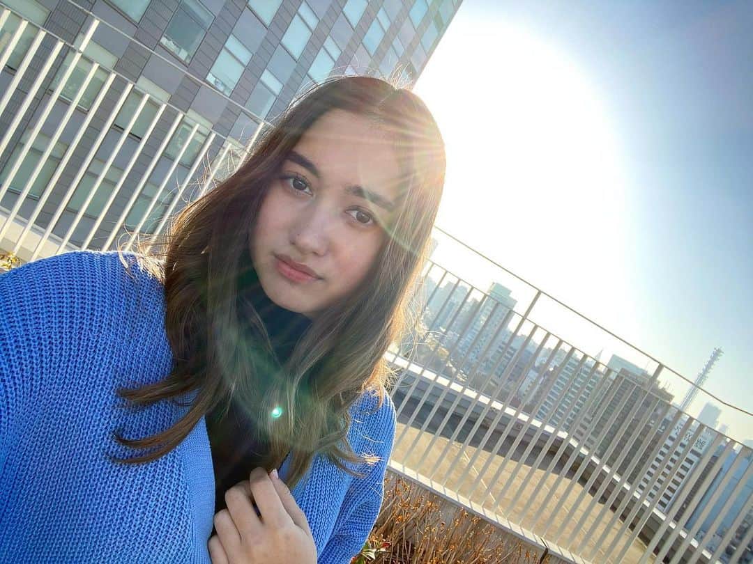 ベネット・マヤのインスタグラム：「Saying goodbye to the school year 👋🏼 2 down 2 to go!」