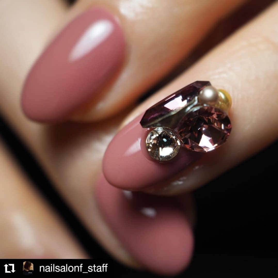 エリコネイルさんのインスタグラム写真 - (エリコネイルInstagram)「. リポスト失礼します🙏 . Fselection produce by @nailfumi 先生 . @nailsalonf_staff さまいつもありがとうございます🙇‍♀️ .  #Repost @nailsalonf_staff (@get_repost) ・・・ ・ ・ ・ 元ネイリストさん fumiさんカラーのまだ持っていないというこの色 ・ @morecouture_jp  ・ 抜群に似合ってましたね♡ またきていただけて光栄です♪ ・ 会社の子にまた褒めていただけますように〜♡ ありがとうございました！！ ・ ・ ・ ご新規様予約ストップしております。 リピーター様のご予約は LINE，メール，DMからお待ちしております。 ・ ・ #nail#nails#nailsalonf#nailartist#nailcolorist#nailfumi#kumiko#ebisu#恵比寿ネイルサロン#ネイル#シンプルネイル#ワンカラー#plusone#onecolor#tokyonailstyle#gelnail#colors#指甲#美甲#гвоздь#маникюр#日本美甲#네일#OLYMPUS#OLYMPUSPENEPL9#nailphoto」1月14日 17時10分 - morecouture_jp