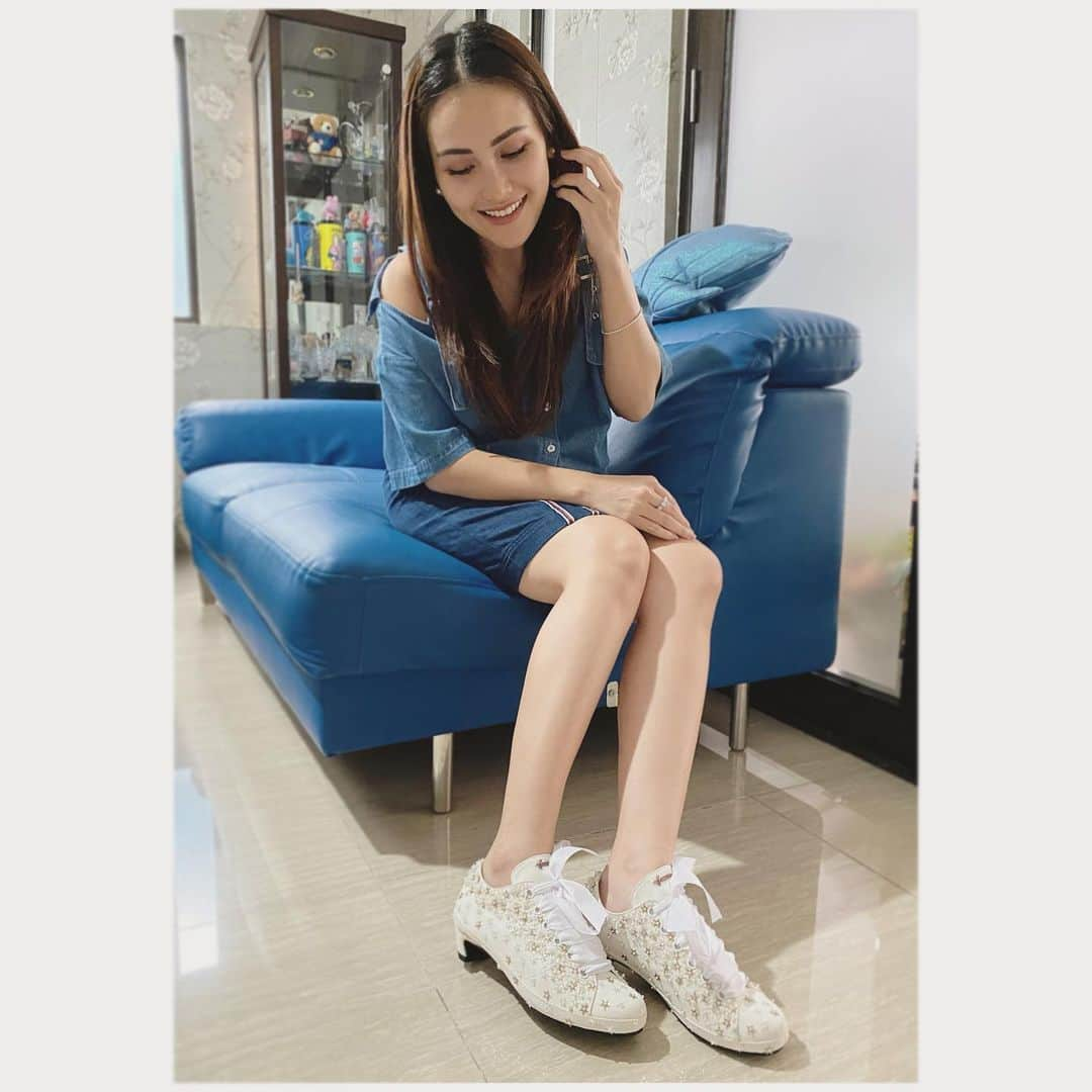 アユ・ティンティンさんのインスタグラム写真 - (アユ・ティンティンInstagram)「Thank you y sepatu cantiknya koko @rinaldyyunardi kesayangan sukses utk sepatu" cantik @refounders nya 👏🏻😍❤️ luv it」1月14日 17時22分 - ayutingting92